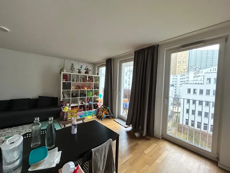 Lebendiges Berlin: 2-Zimmer-Wohnung mit Balkon in Kreuzberg — photo 1